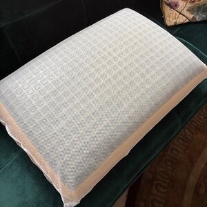 Comfort Revolution cool gel memory foam pillow
